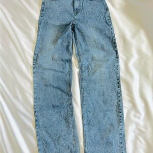 Blue Straight Leg Jeans with Classic Denim Style